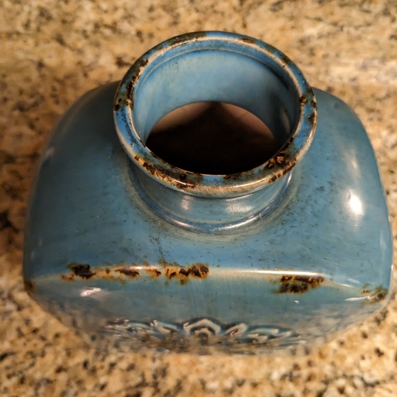 Privilege Turquoise Blue Vase with Fleur-de-lis Top, Very Unique, Beauti… - Picture 7 of 11